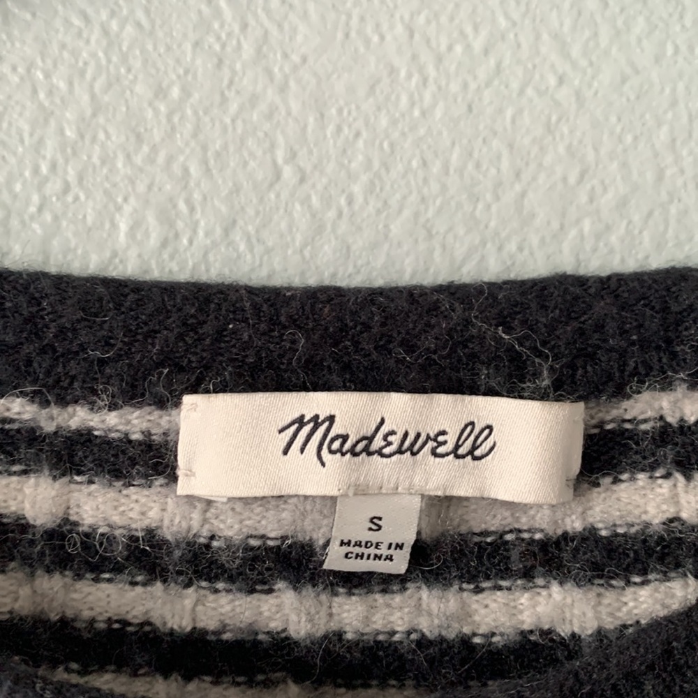Madewell cropped navy grey striped sweater! - Picture 3 of 4